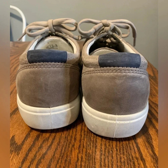 Ecco soft leather sneaker size M8/W10 - Picture 3 of 6
